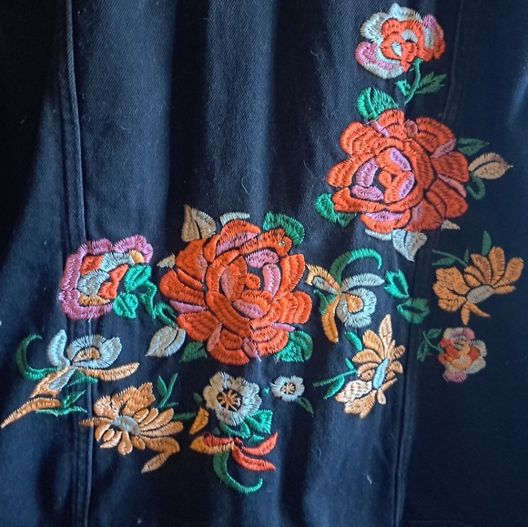 Zara Floral Embroidered black denim zip & button jacket. Size small - Picture 7 of 9